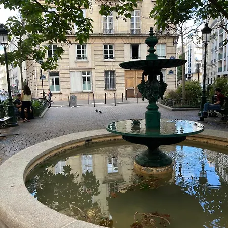 Pantheon Arev Dans Le Quartier De Emily In 75005 *