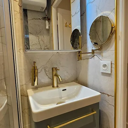 Pantheon Arev Dans Le Quartier De Emily In 75005 *